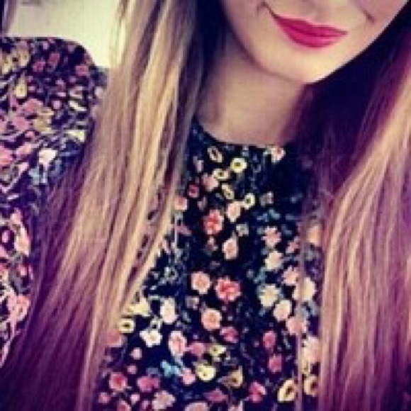 NWOT Zara gorgeous floral blouse w/ a beautiful backing. Stunning floral colors! - Picture 2 of 11